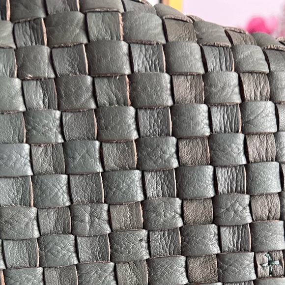 Handcrafted in India Woven real Leather Handbag - Picture 10 of 12